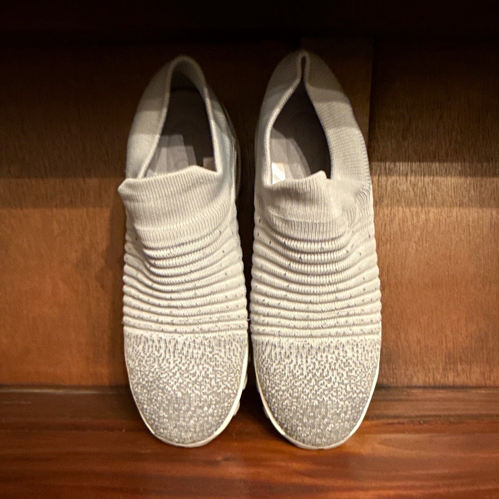 STQ Mens Gray Slip-On Knit Athletic Sneakers Air-Cushion Rubber Outsole 9.5